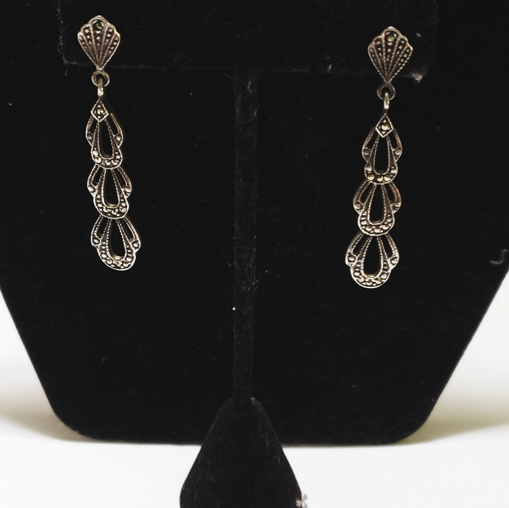 Stunning Estate Signed Three Tier Sterling Silver Marcasite Dangle Earrings. - Picture 1 of 7